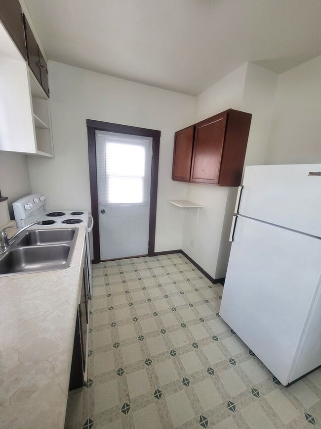 Building Photo - 410 Congress St