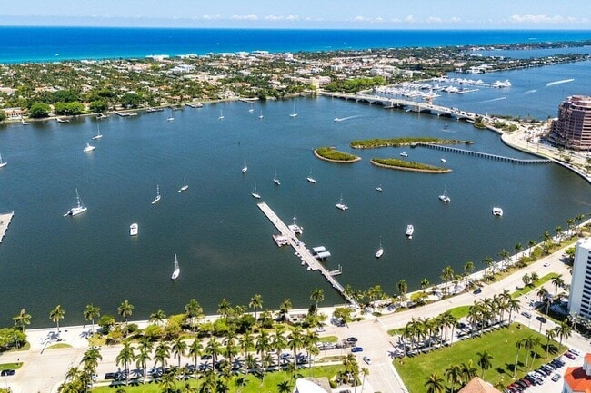 Building Photo - 255 Evernia St