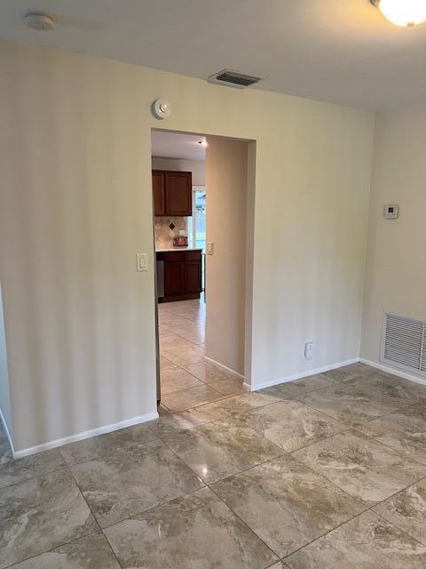 Building Photo - 153 Meadowlark Dr