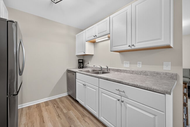 Building Photo - 665 Thorntree Ct