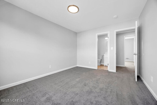 Building Photo - 35 Beachway Ave