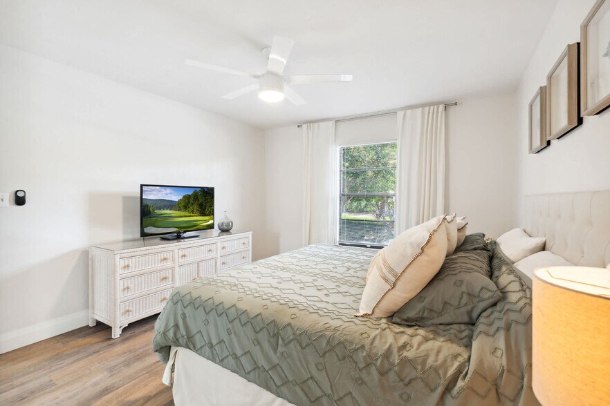 Building Photo - 600 Neapolitan Way