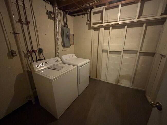 Building Photo - 2 Bedrooms Plus Den