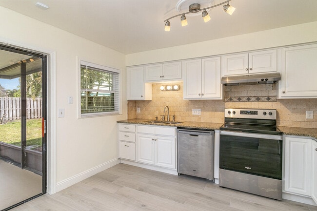 Building Photo - 446 Timberlake Dr