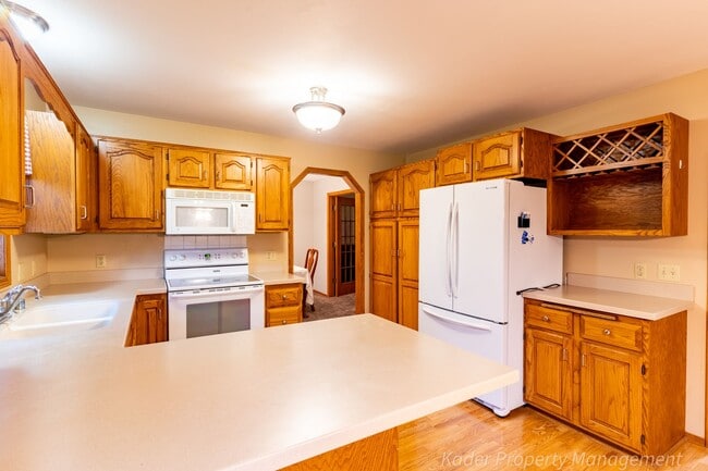 Building Photo - 731 Matts Dr