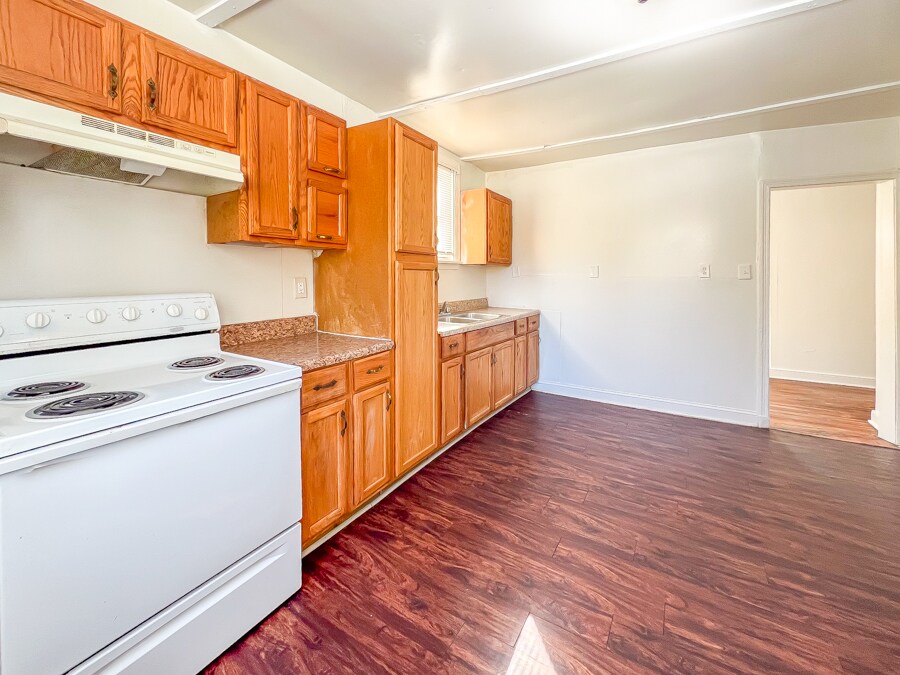 Building Photo - 1113 Evergreen Ave