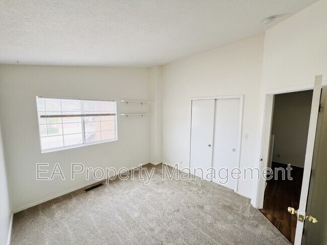 Building Photo - 7008 Angela Dr NE