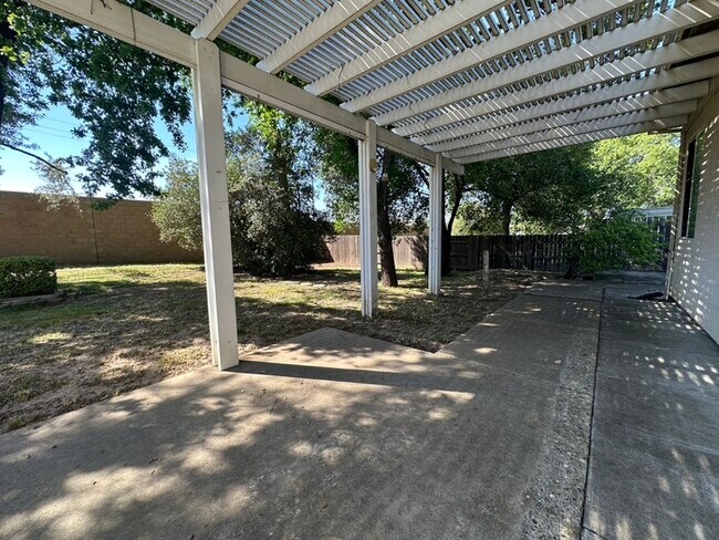 Building Photo - Beautiful, newly remodeled home in Fair Oaks!