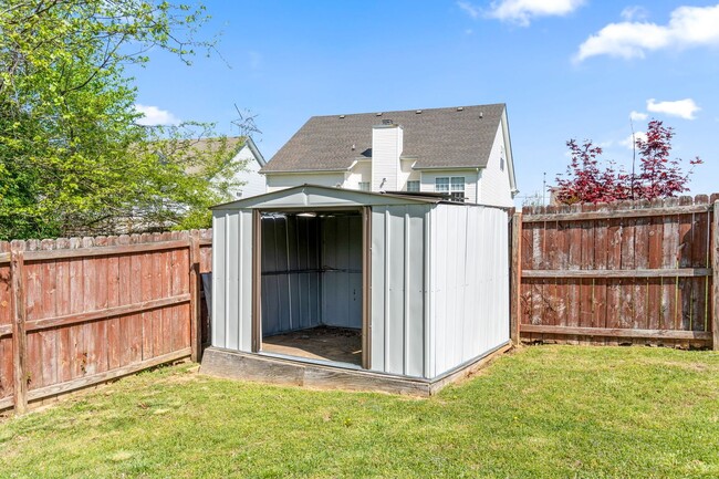 Building Photo - COMING SOON!    Cute home close to shoppin...