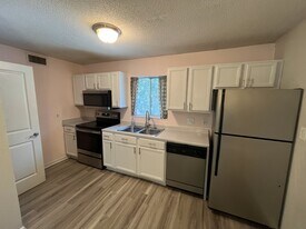Building Photo - 507 NW 39th Rd