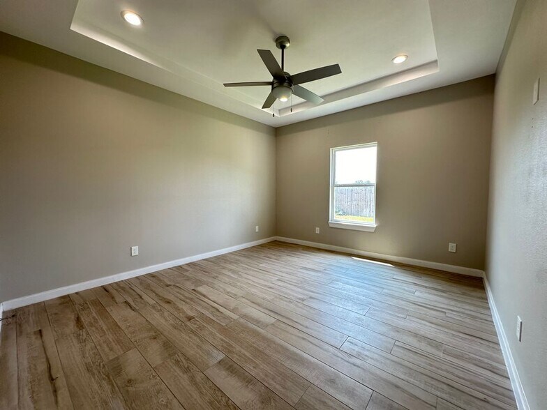 Building Photo - 2725 Kilgore Ave