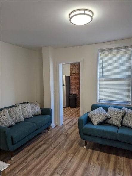 Building Photo - 37 Ann St