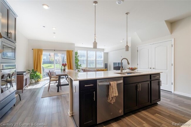 Building Photo - 2090 Addison Cir