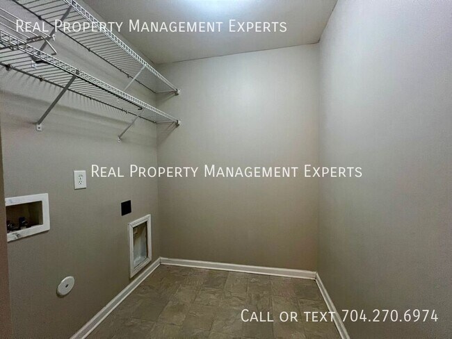 Building Photo - 15750 Normans Landing Dr