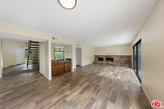 Building Photo - 780 Carriage Cir