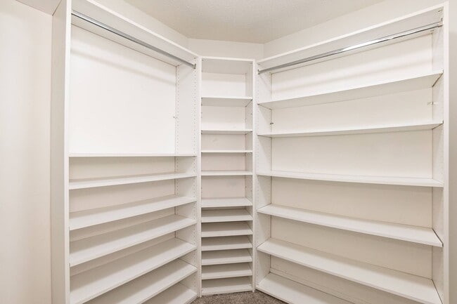 Building Photo - Meticulous Four Bedroom Dream Home!