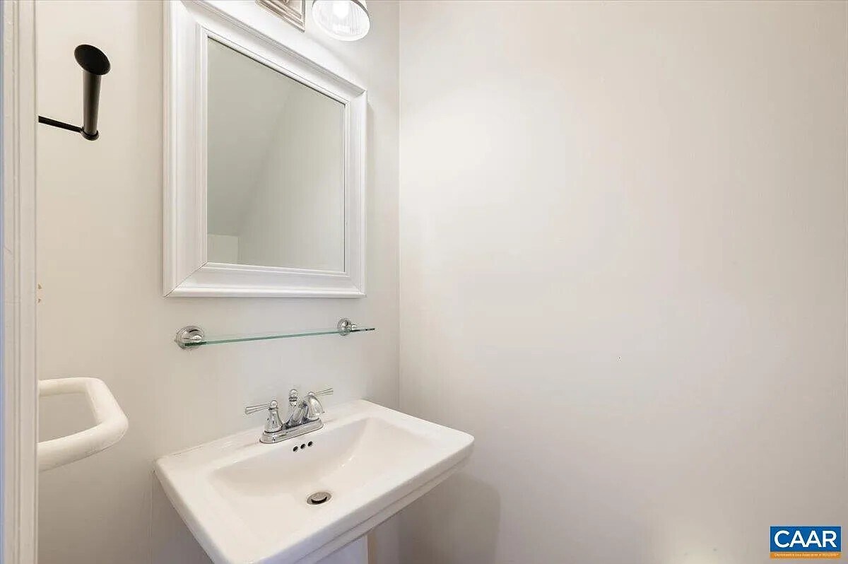 Building Photo - 803 Orangedale Ave