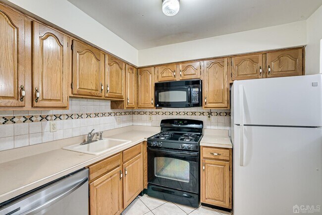 Building Photo - 135 Beverly Hl Ter
