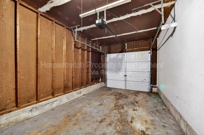 Building Photo - 1310 Petite Dr