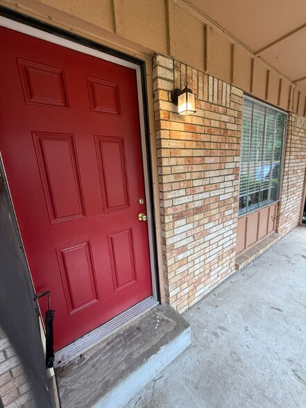 Primary Photo - 4812 S Victor Ave
