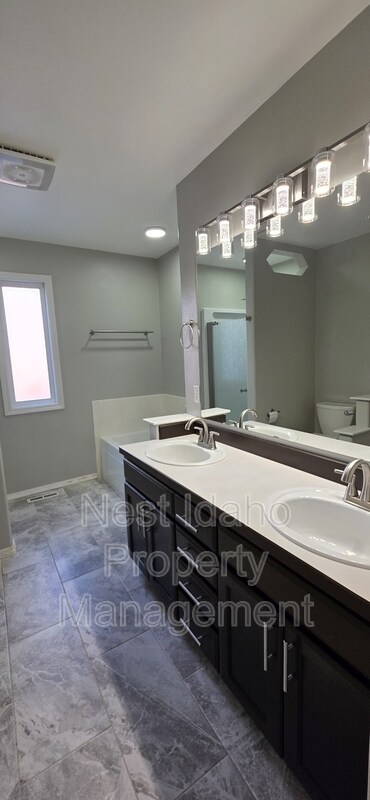 Building Photo - 1123 N Watson Way