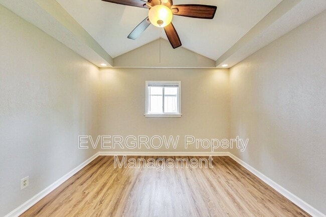 Building Photo - 3962 Strathmore Dr