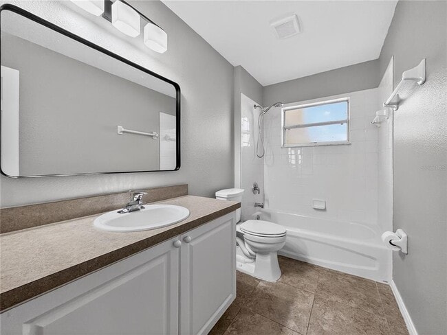 Building Photo - 14309 Golden View Dr