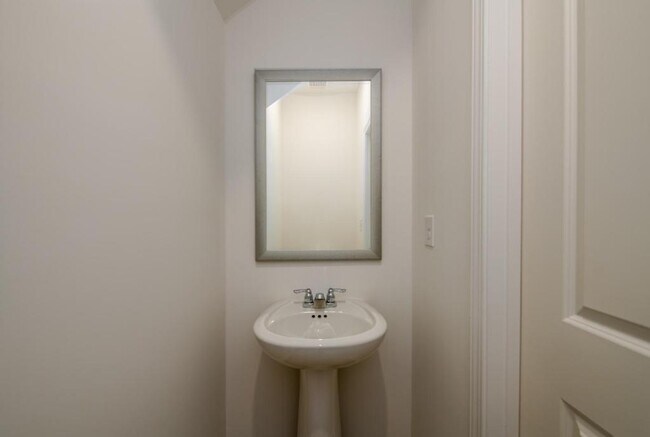 Building Photo - 2482 Van Fleet Cir