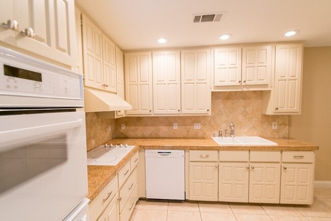 Building Photo - 14816 Sopras Cir