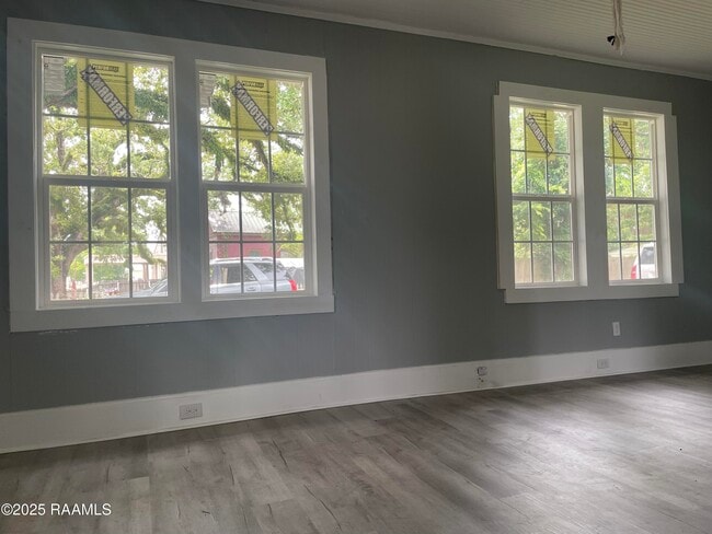 Building Photo - 1013 Iberia St