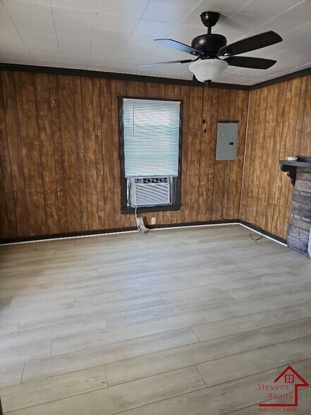 Building Photo - 1002 33rd Ave N