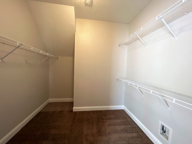Building Photo - Country living in Grays Creek with proximi...