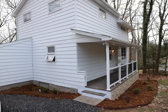 Building Photo - 264 S Main Rd