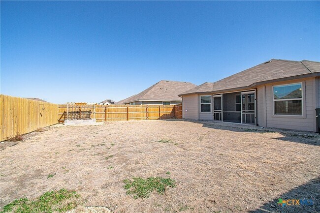 Building Photo - 2353 Aylesbury Dr