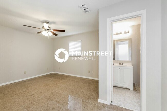 Building Photo - 3 Bedroom Pet-Friendly Home in KISSIMMEE, FL with Main Street Renewal