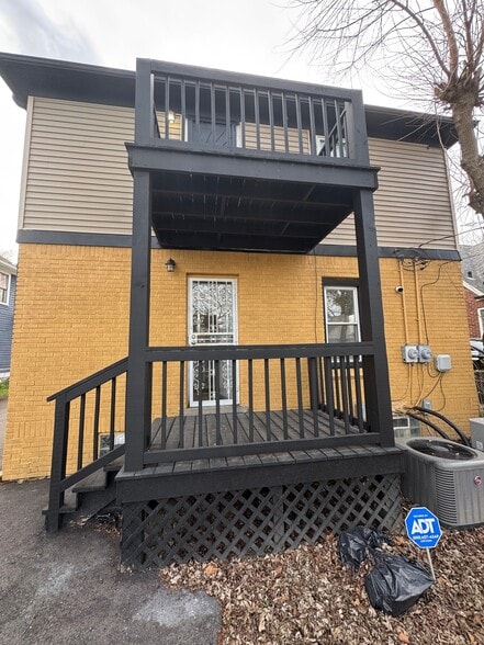 Building Photo - 15318 Murray Hill St