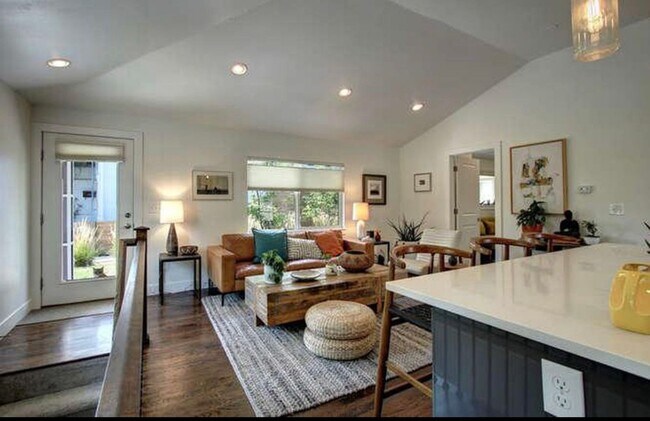 Building Photo - High End LOHI Townhome Available in June!