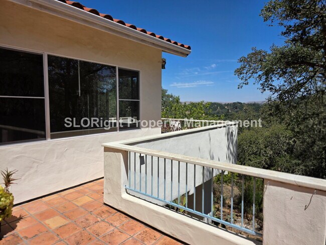 Building Photo - AVAILABLE NOW - 3 Bed/2.5 Bath Atascadero Home expansive property