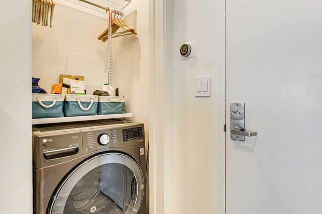 Building Photo - 332 Cocoanut Ave