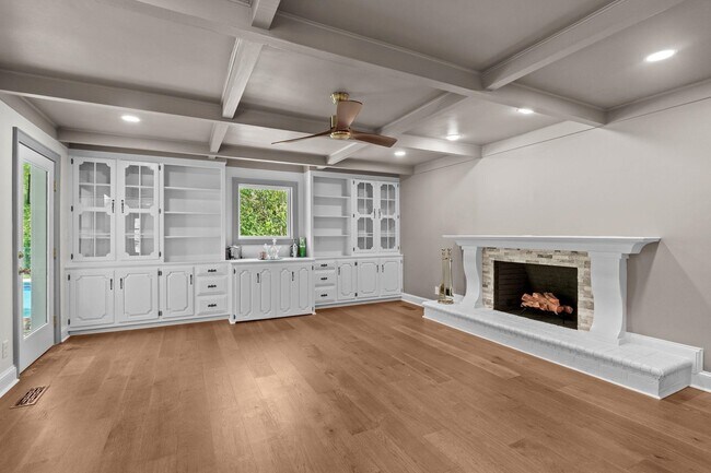 Building Photo - 5704 Woodside Ave