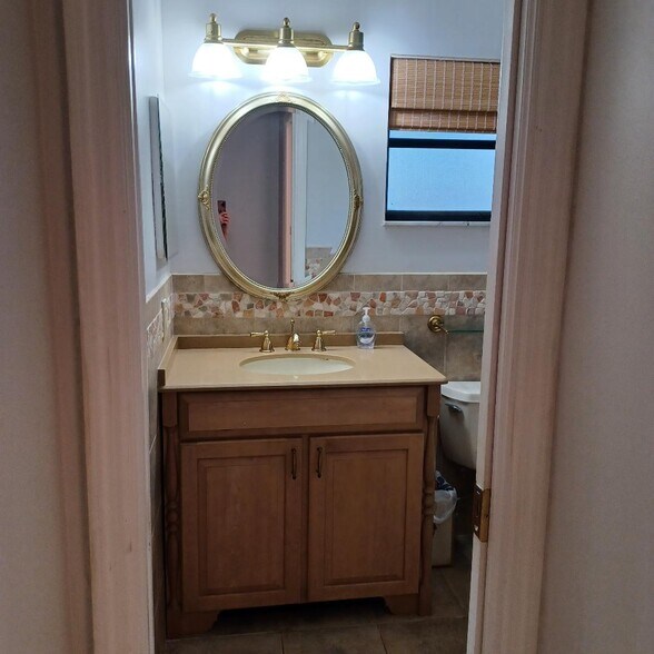 master bathroom - 3940 Arelia Dr S