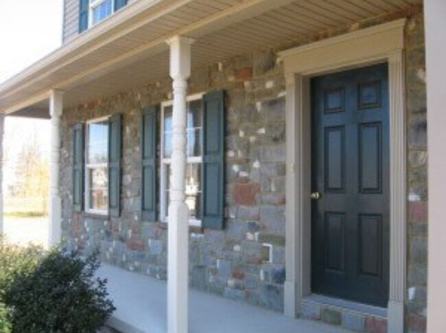 Building Photo - 3 Carriage Dr