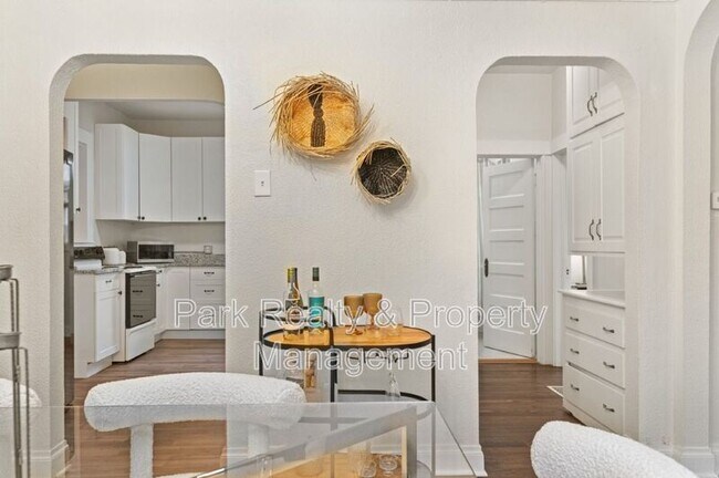 Building Photo - 2742 W Denver Pl