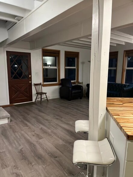Living room - 15005 101st Ave NE