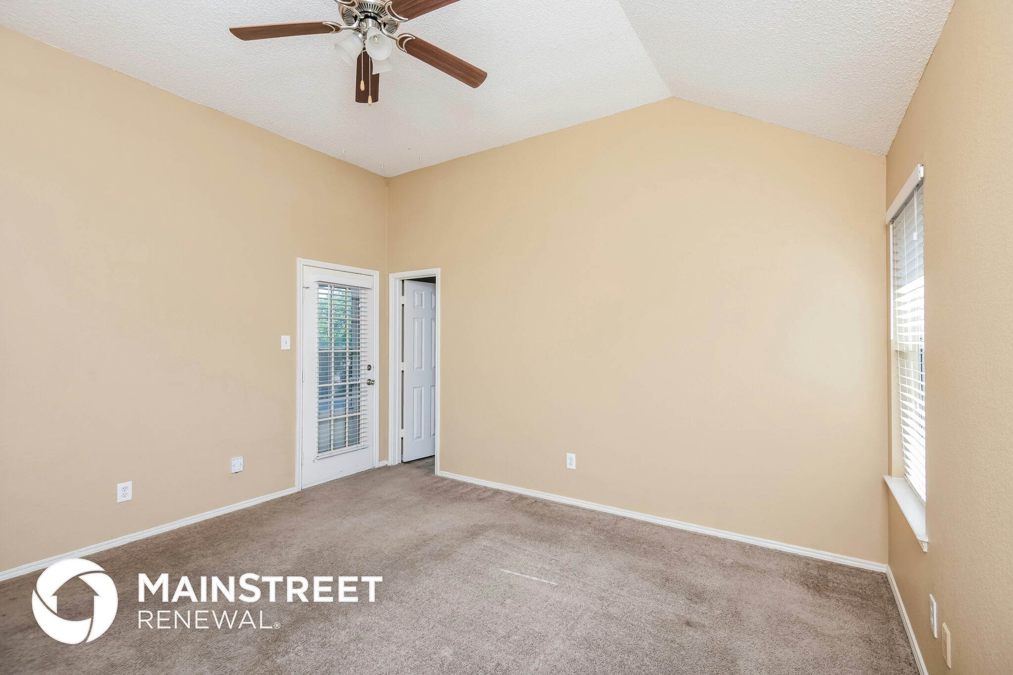 Building Photo - 10217 Maverick Dr