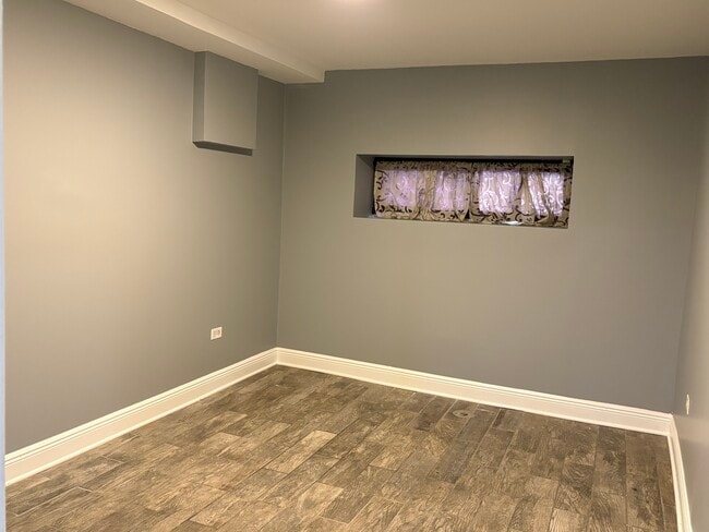 Building Photo - 522 N Troy St