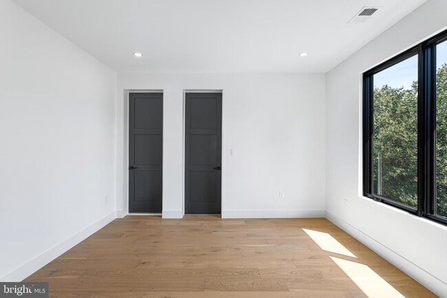 Building Photo - 1733 Chain Bridge Rd