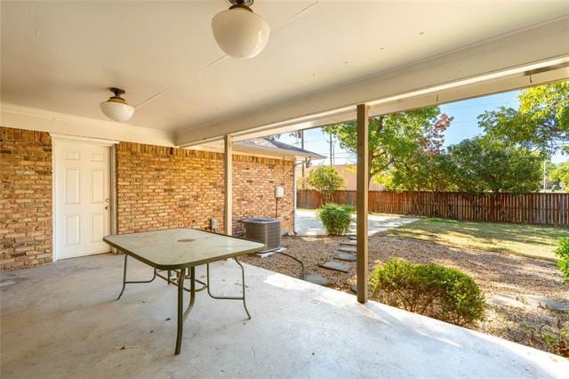 Building Photo - 2217 Sylvan Dr
