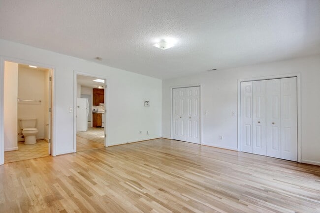 Building Photo - 1028 Duke St