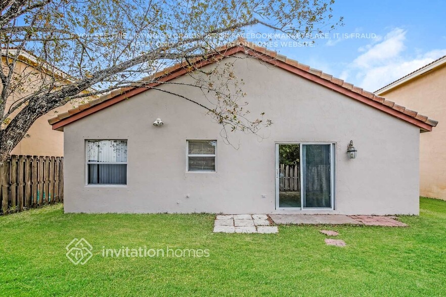 Building Photo - 1365 SW 106th Ave